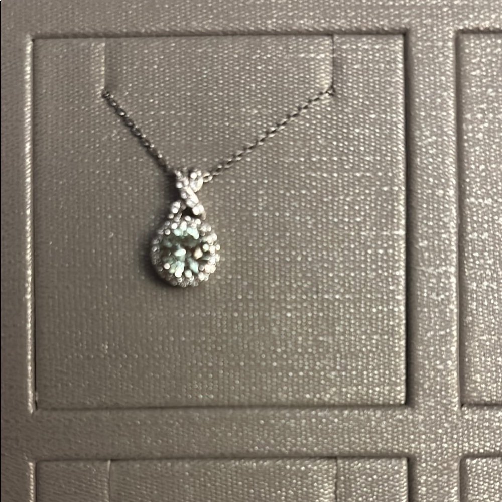 Elegant Silver and Green Pendant Necklace
